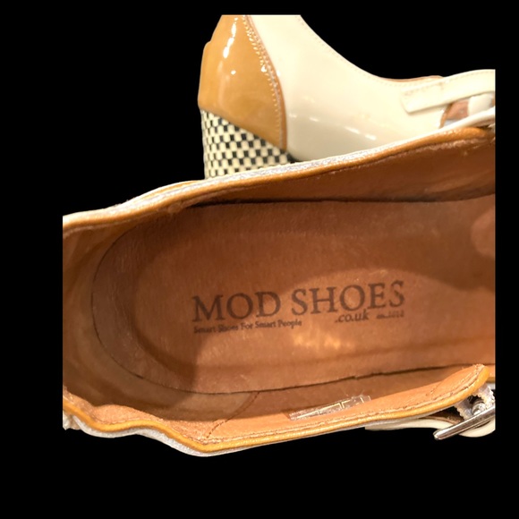 Mod Shoes The Dusty In Cream & Coffee
Patent Leather - Ladies Retro size 36 - Picture 10 of 12
